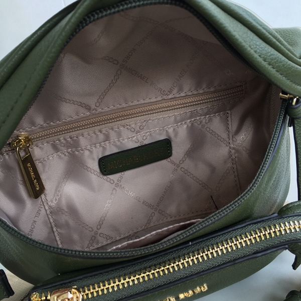 マイケルコースバッグ着用イメージ